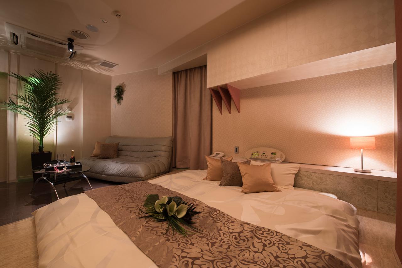 Sulata Obihiro (Adults Only) Hotel Buitenkant foto